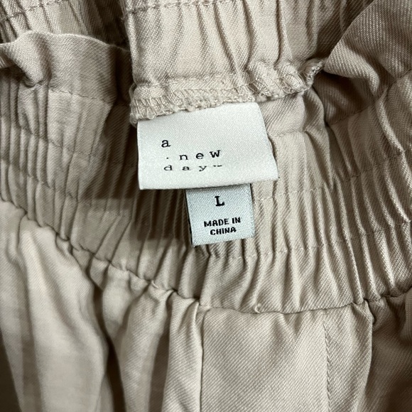 Paper Bag Pants - Picture 3 of 3